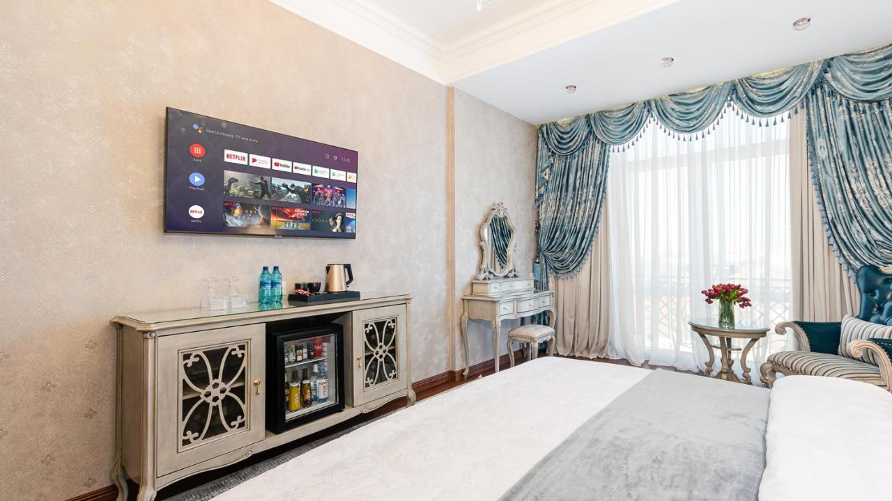Gregory Boutique Hotel צ'יסינאו מראה חיצוני תמונה A 4K UHD TV