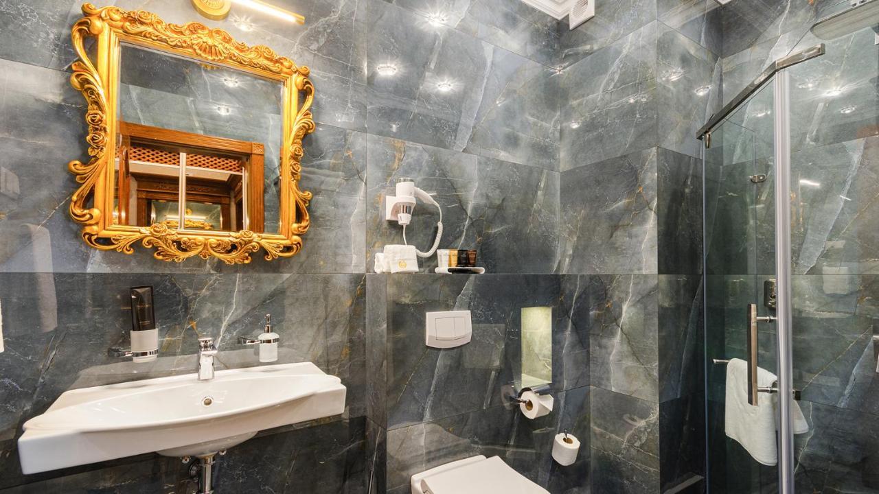 Gregory Boutique Hotel צ'יסינאו מראה חיצוני תמונה Bathroom with marble walls